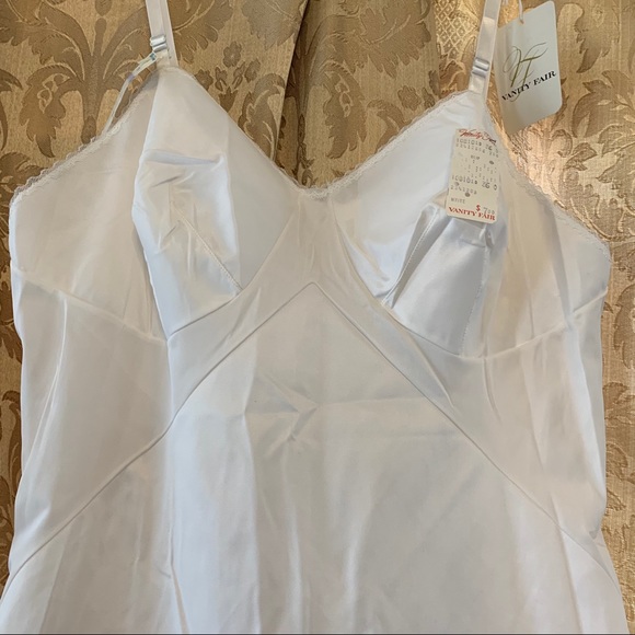 💰SALE💰 Vintage *NWT* Vanity Fair Slip - Picture 2 of 12